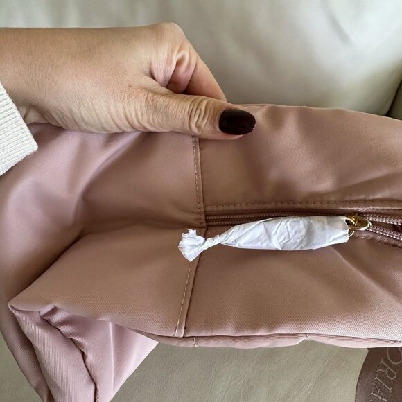 Victoria's Secret Quilted Duffle Bag Pink Zinc Weekender Gold Logo Zipper Pocket - Picture 7 of 7